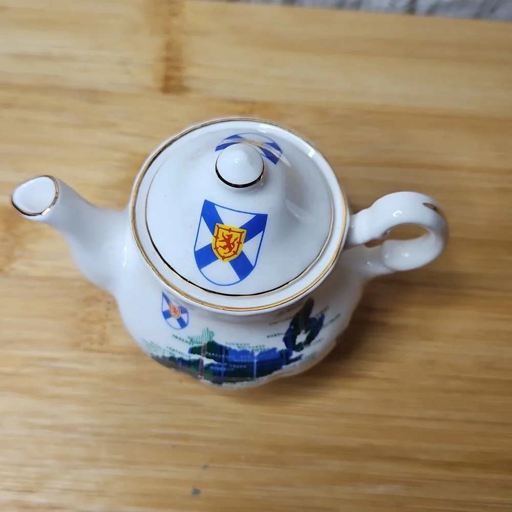 CROWN WARWICK SOUVENIR NOVA SCOTIA CANADA TARTAN Tea Pot Mini made in england - Picture 4 of 6